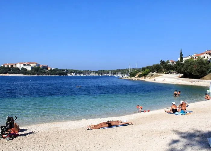 Appartement With A Parking Space Pjescana Uvala, - 16054