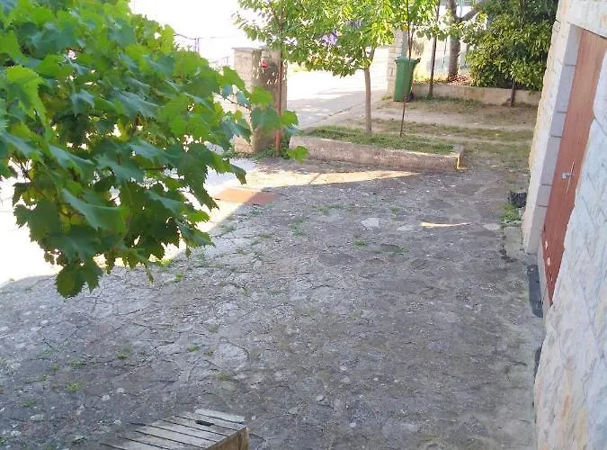 Апартаменти With A Parking Space Pjescana Uvala, - 16054 Пула